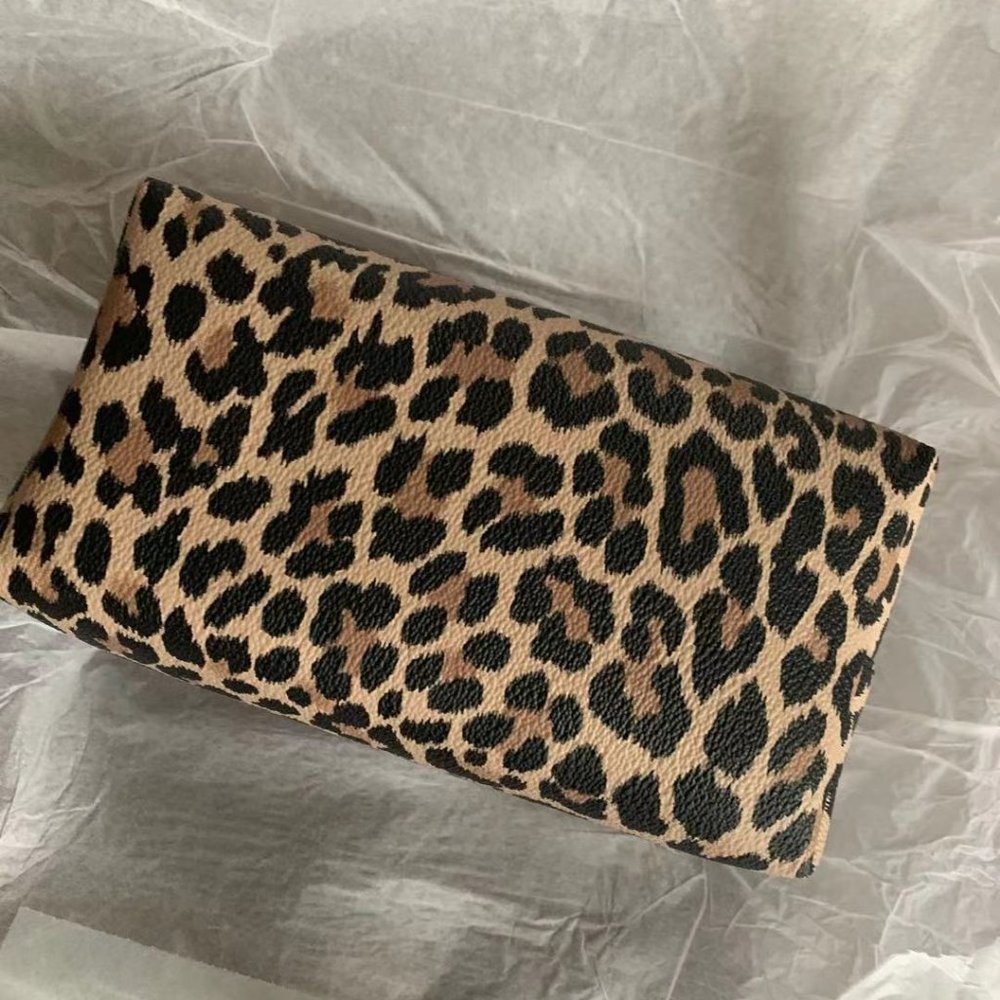 Kate spade NY  Leopard  Cosmetic Bag 4*4*8
